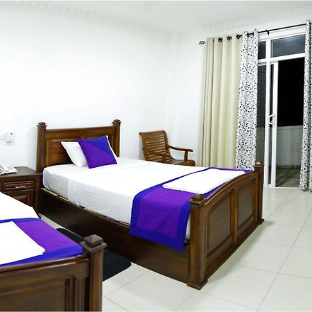 Ronaka Airport Transit Hotel Katunayaka Buitenkant foto