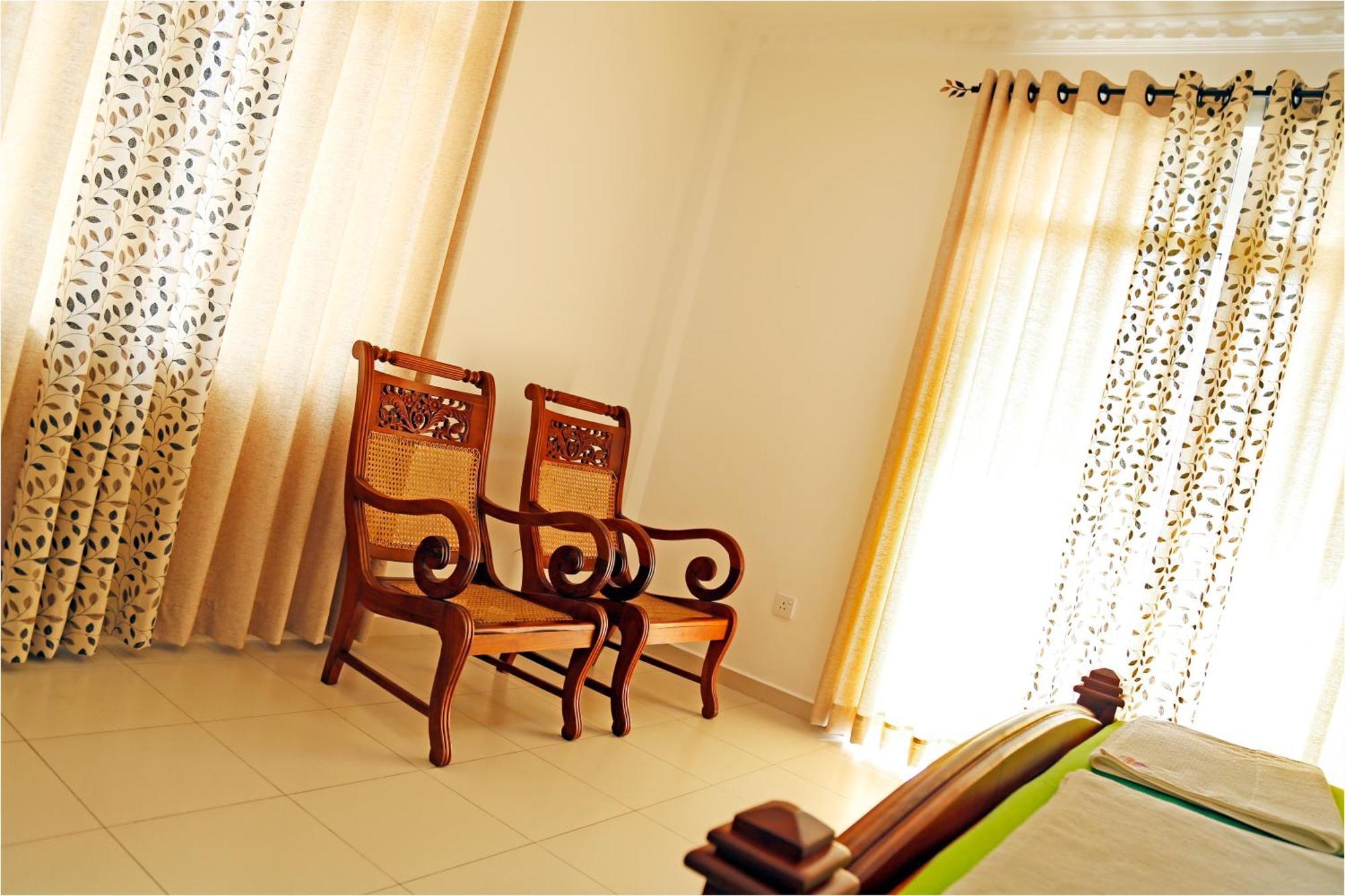 Ronaka Airport Transit Hotel Katunayaka Buitenkant foto