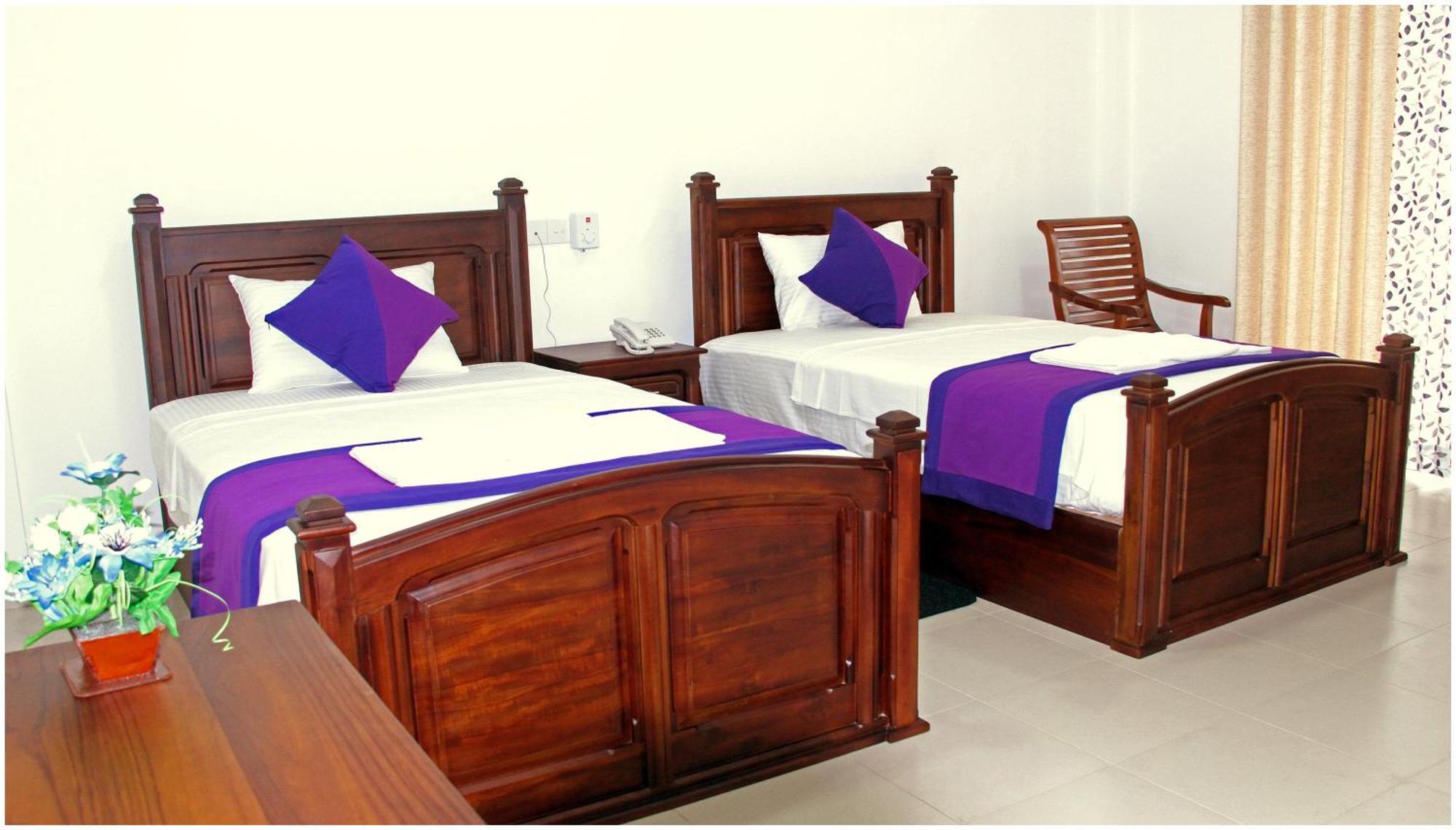 Ronaka Airport Transit Hotel Katunayaka Buitenkant foto