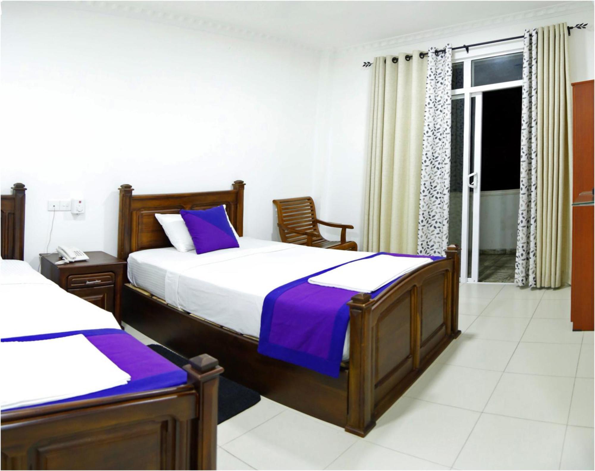 Ronaka Airport Transit Hotel Katunayaka Buitenkant foto