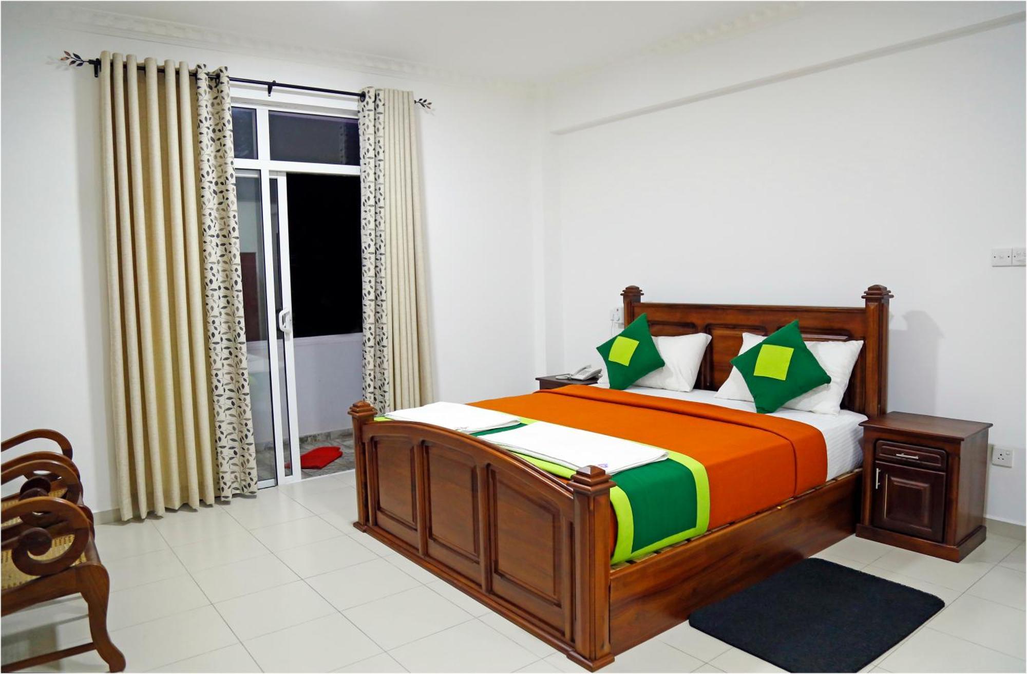 Ronaka Airport Transit Hotel Katunayaka Buitenkant foto