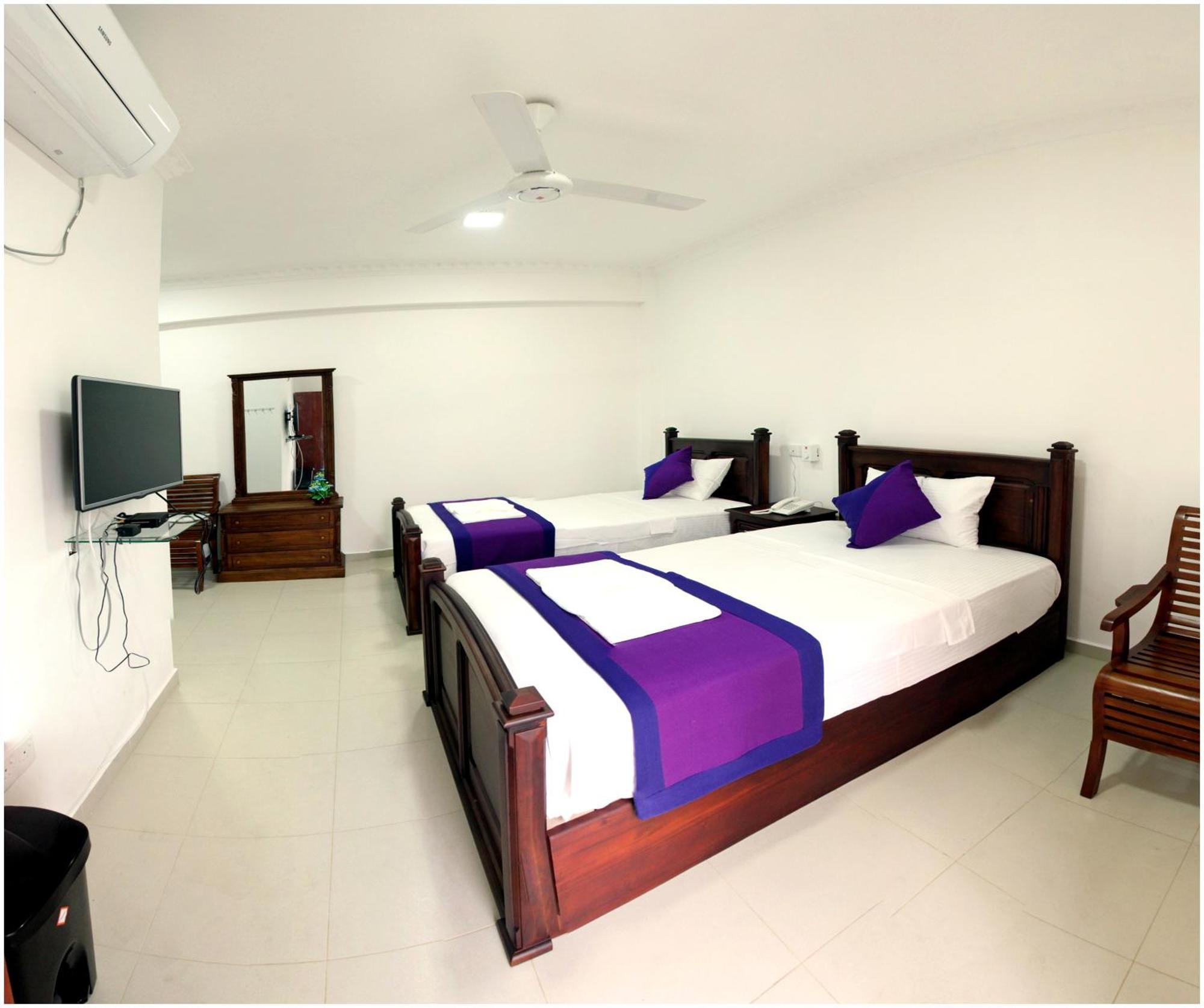 Ronaka Airport Transit Hotel Katunayaka Buitenkant foto