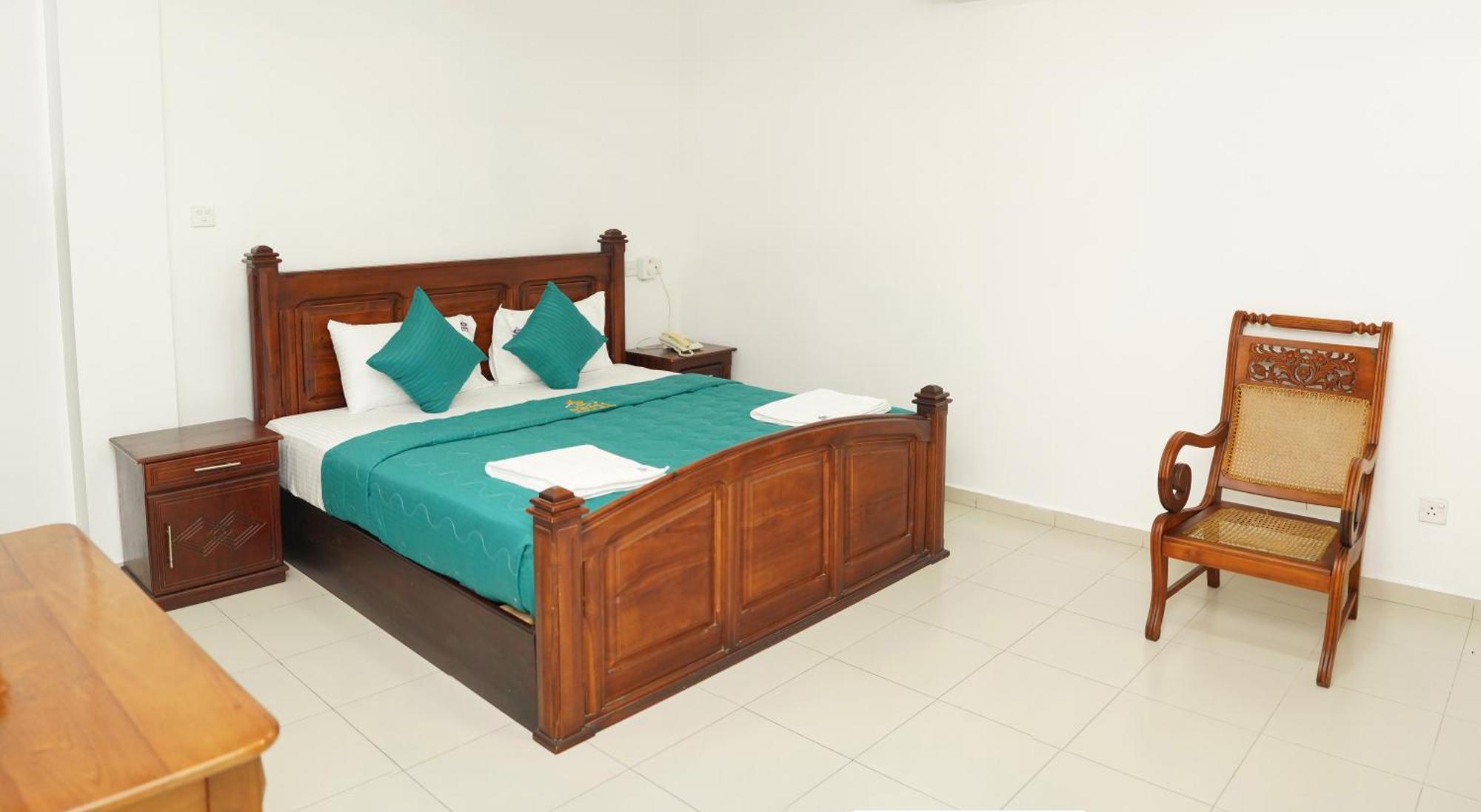 Ronaka Airport Transit Hotel Katunayaka Buitenkant foto