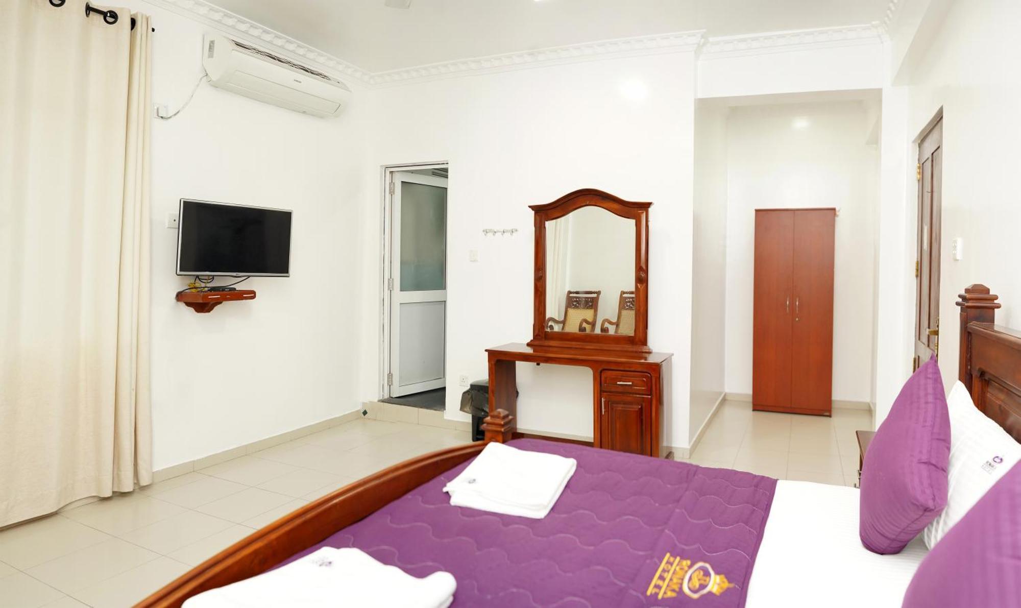 Ronaka Airport Transit Hotel Katunayaka Buitenkant foto